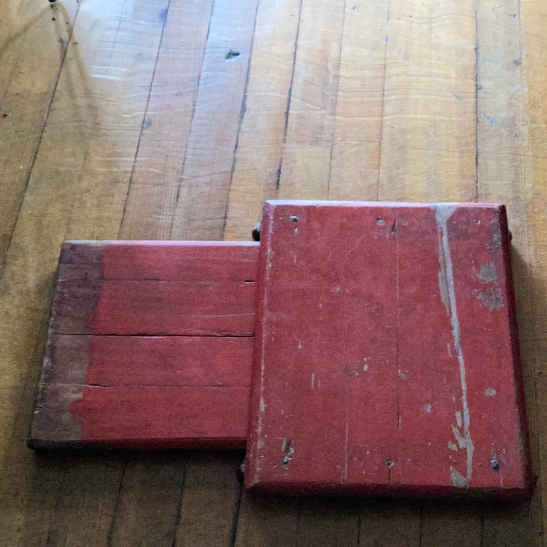Red Wood Riser w/ Pull-Out