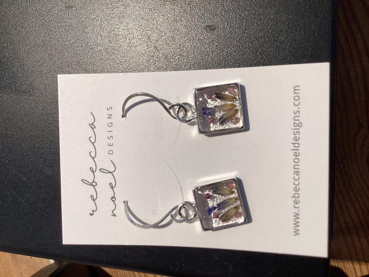 Earring Square w/Lav.