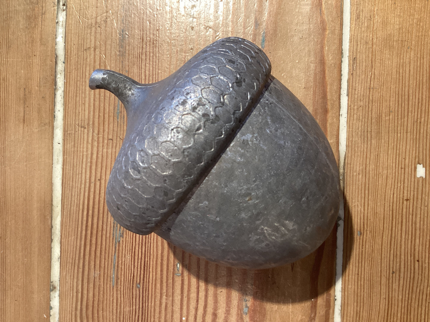 Metal Acorn