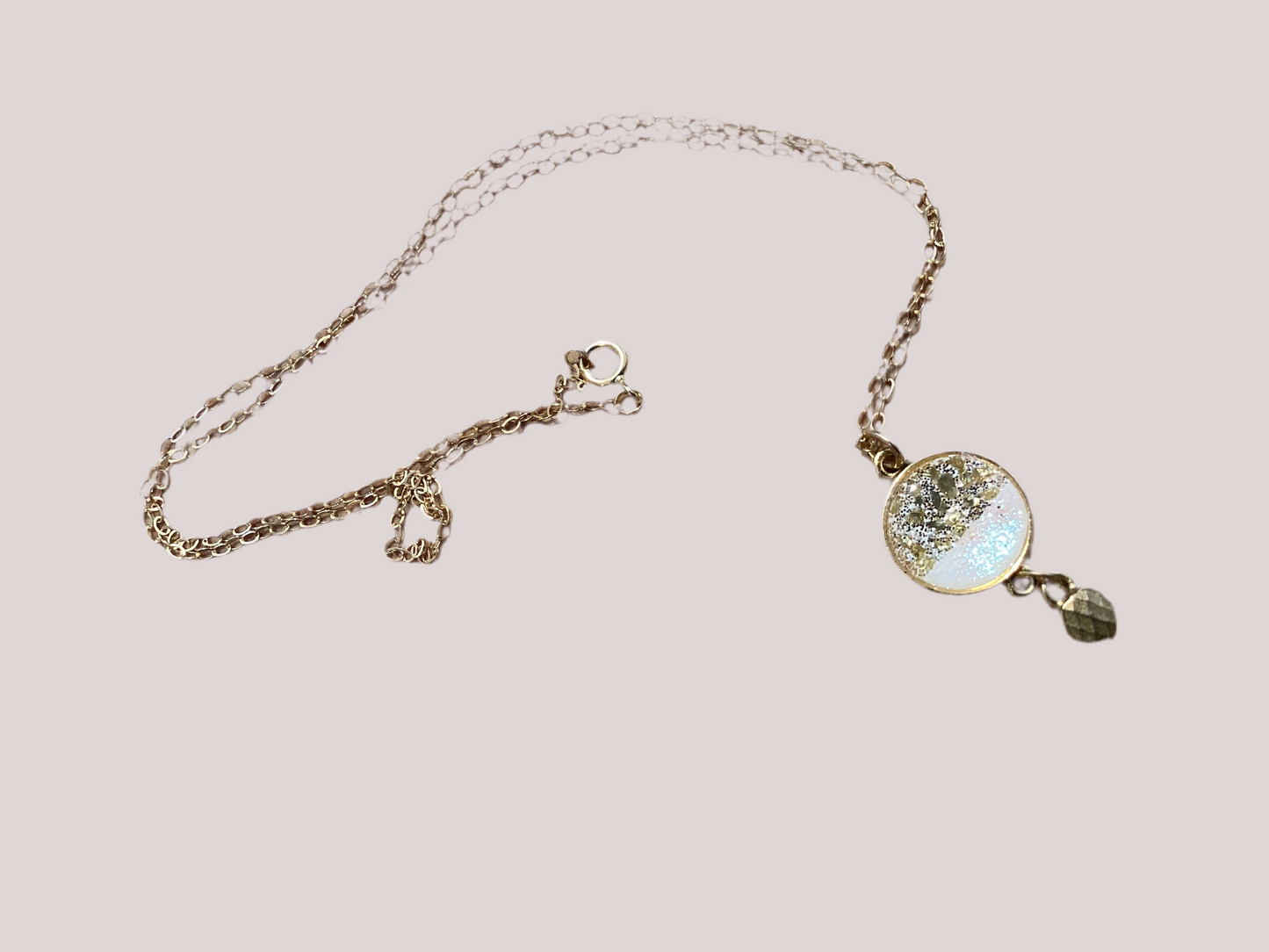 Necklace G Circle White Shimmer w/Dangle