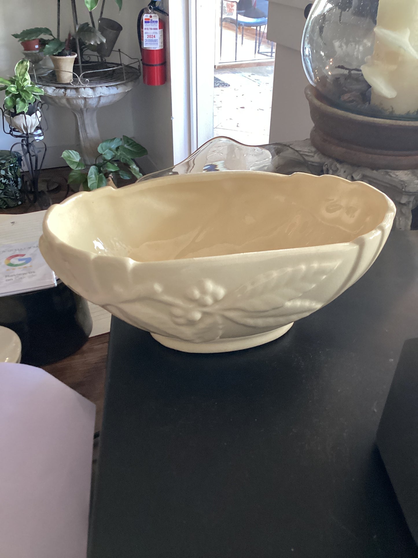 Oval Planter w/Leaf & Berries