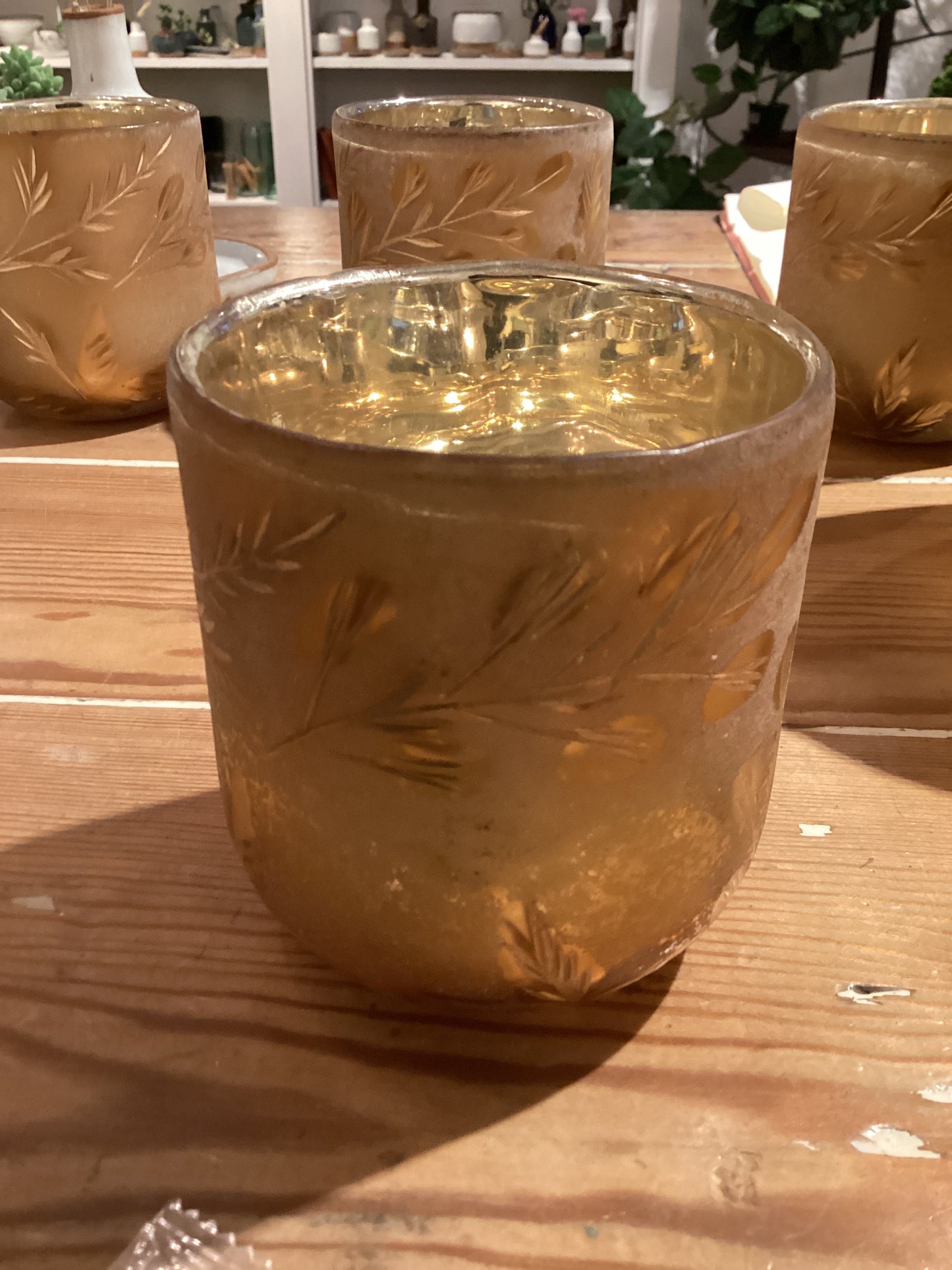 SM Glass Bowl w/Leaf Detail