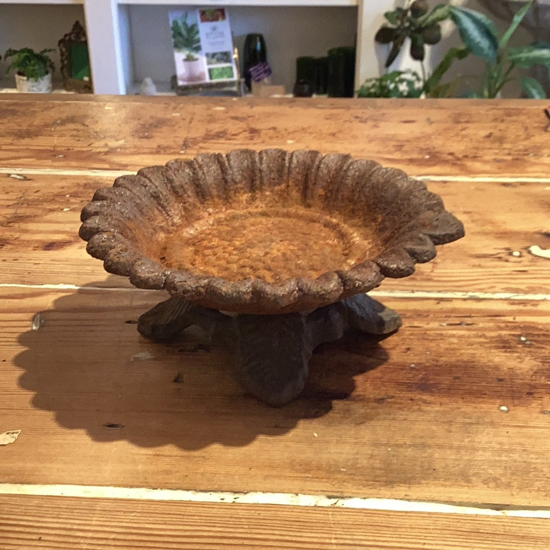 Rusty Metal Sunflower Dish on Base w/ Leaf Design