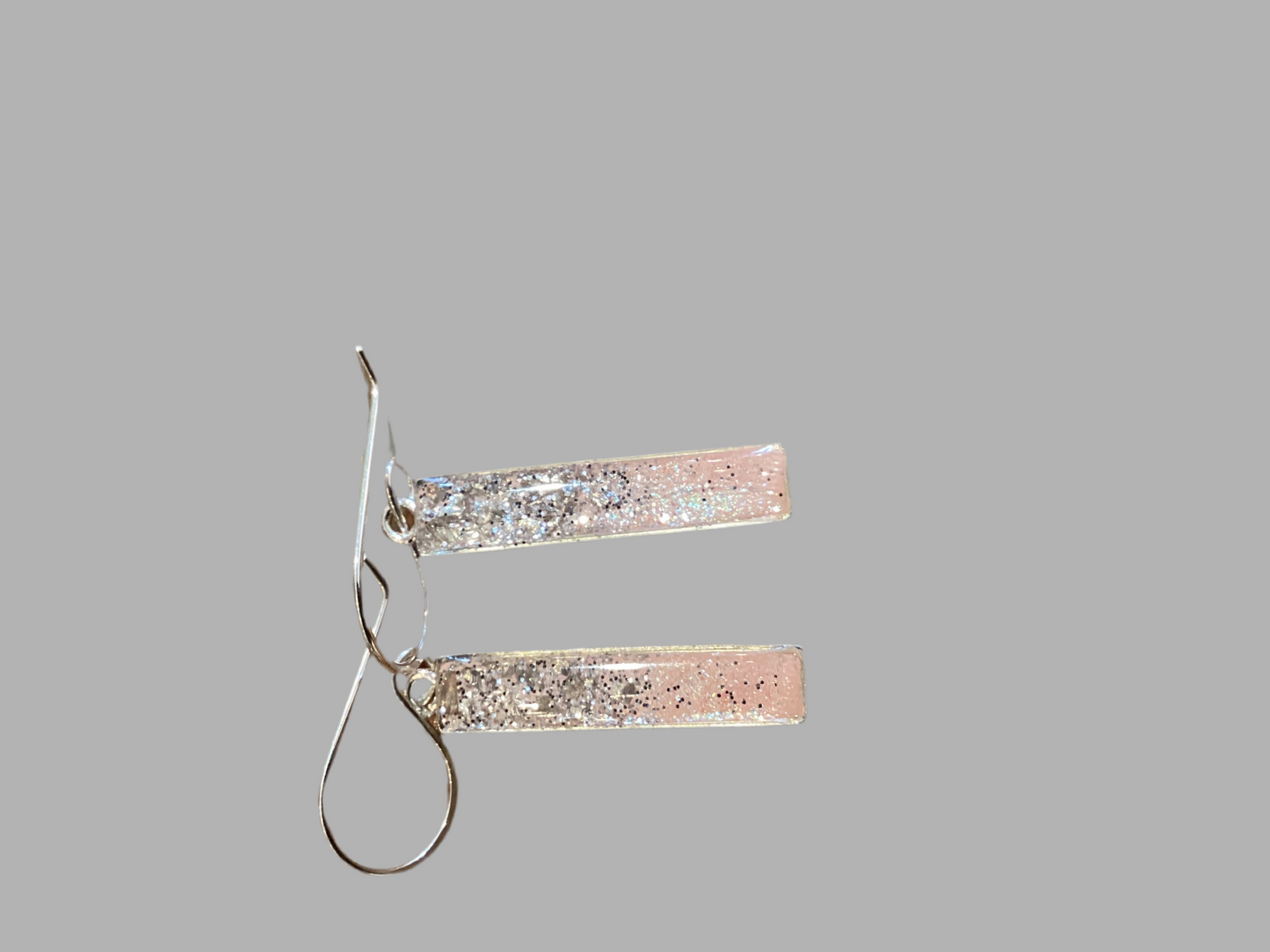 Earring S Bar w/Pink Glitter