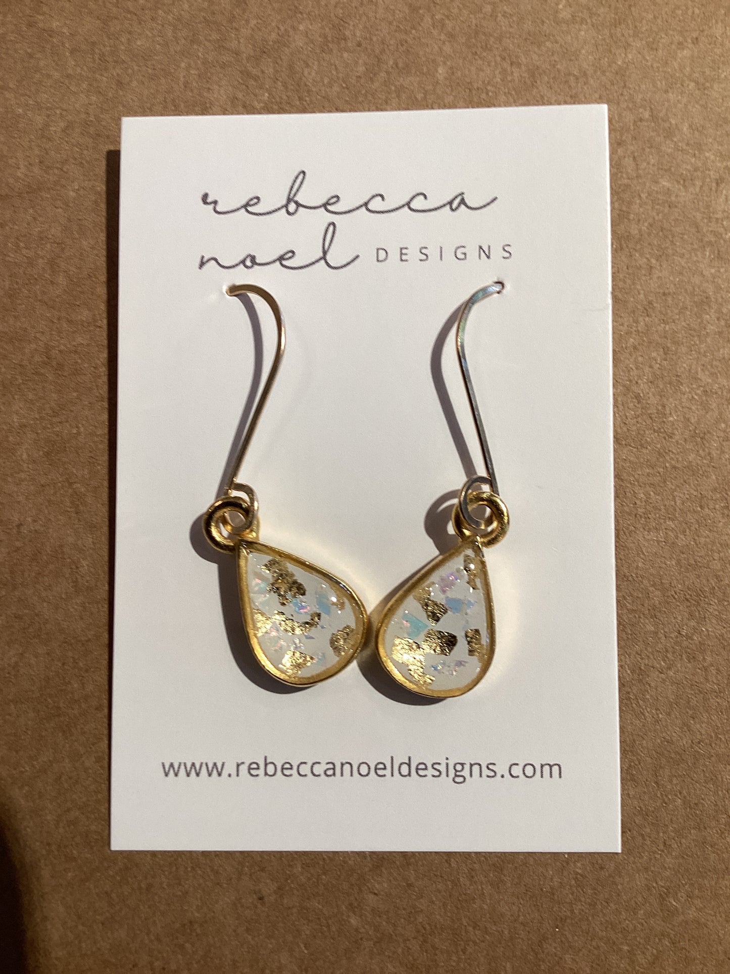 Gold Teardrop w/White Shimmer