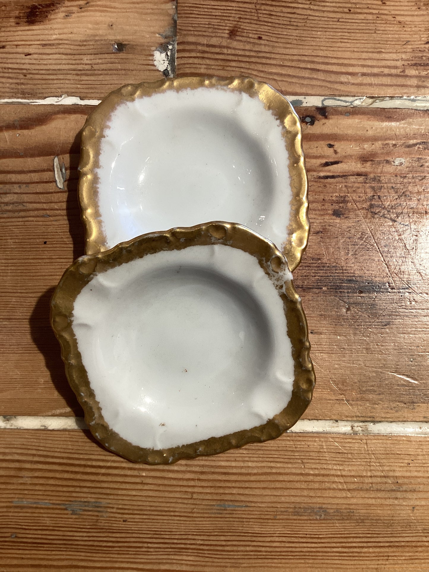 Sq. Dish w/Gold Rim