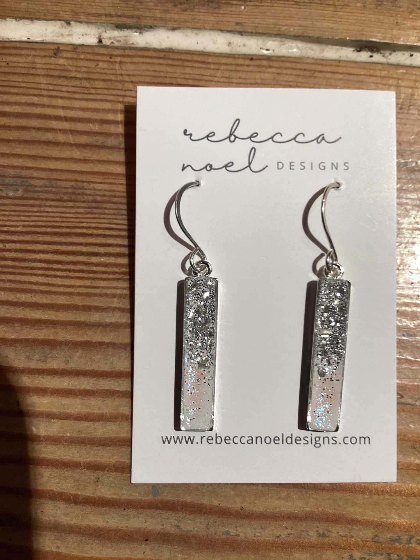 S Bar Earring White/Glitter