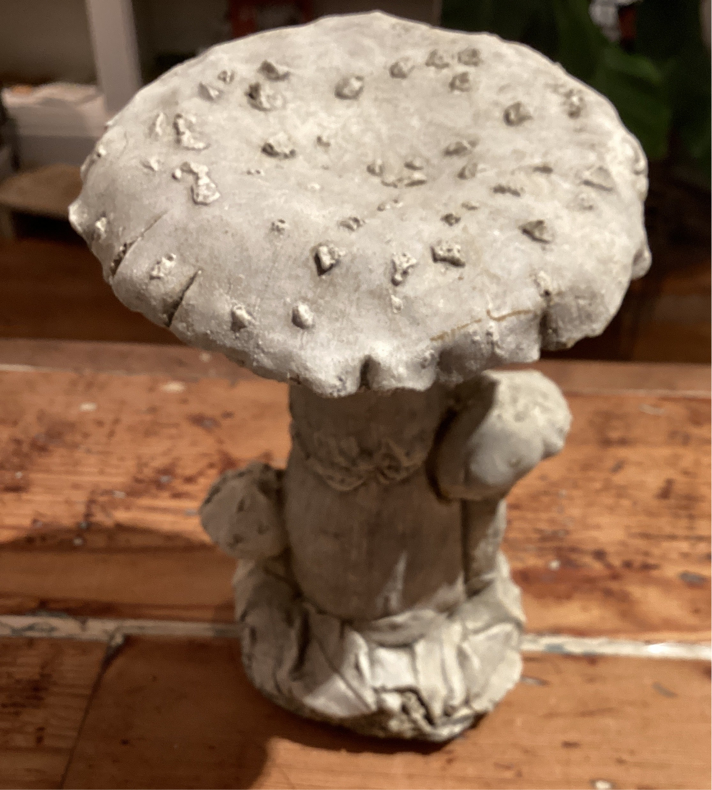 Hull Mushroom on Base