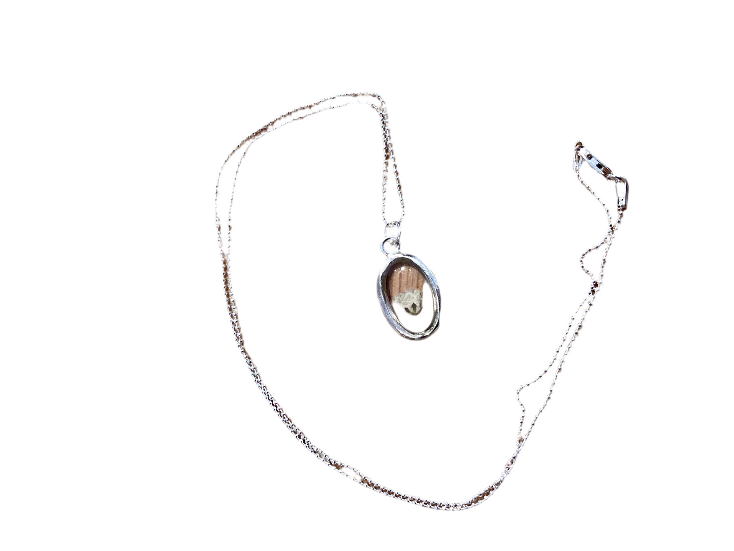 Necklace S Oval w/Baby’s Breath