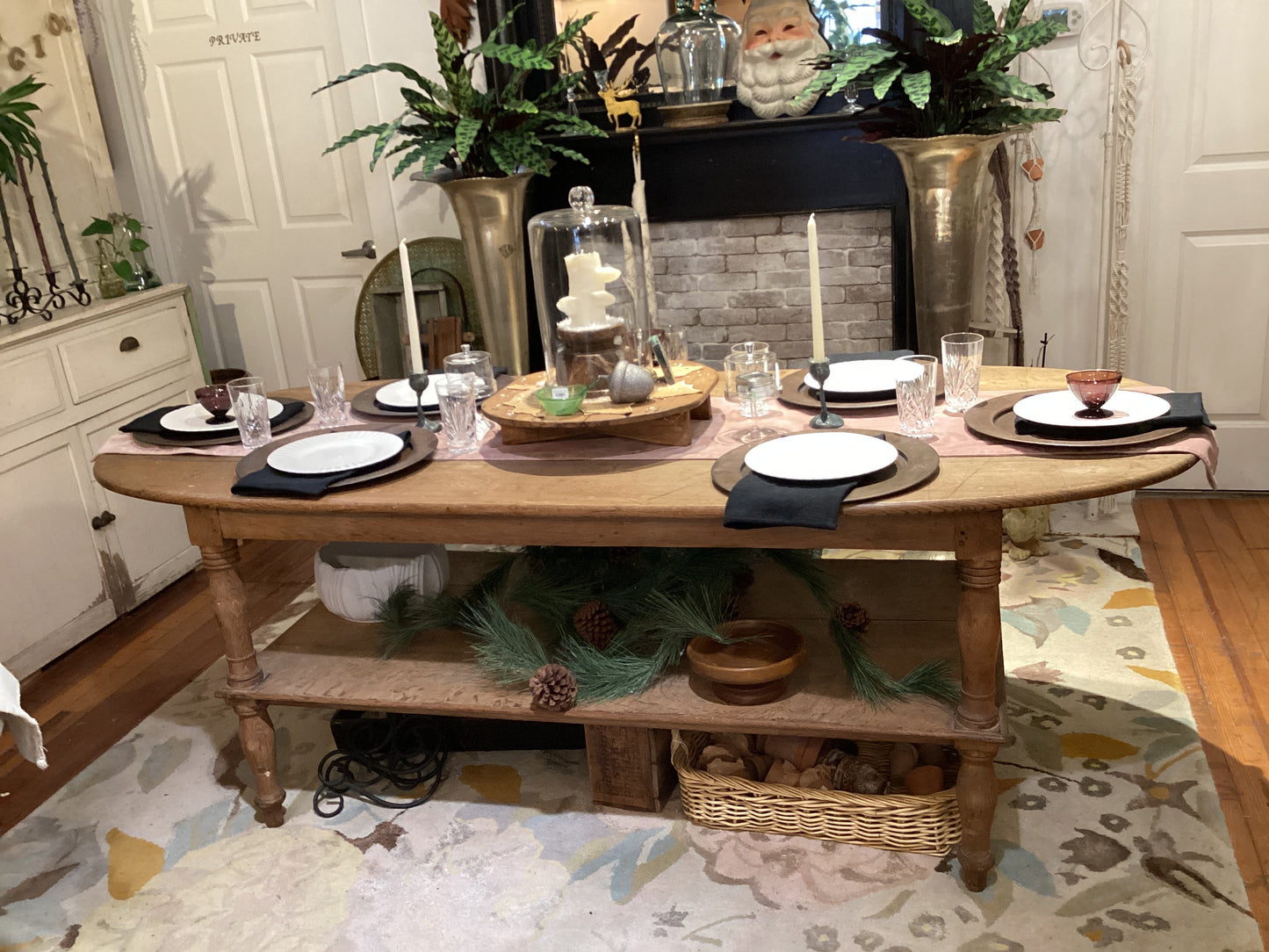 Oval Top Table w/shelf